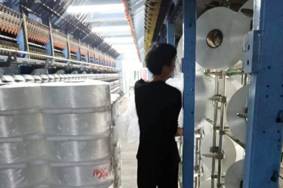 Zona de suspendare a firului de producție DTY