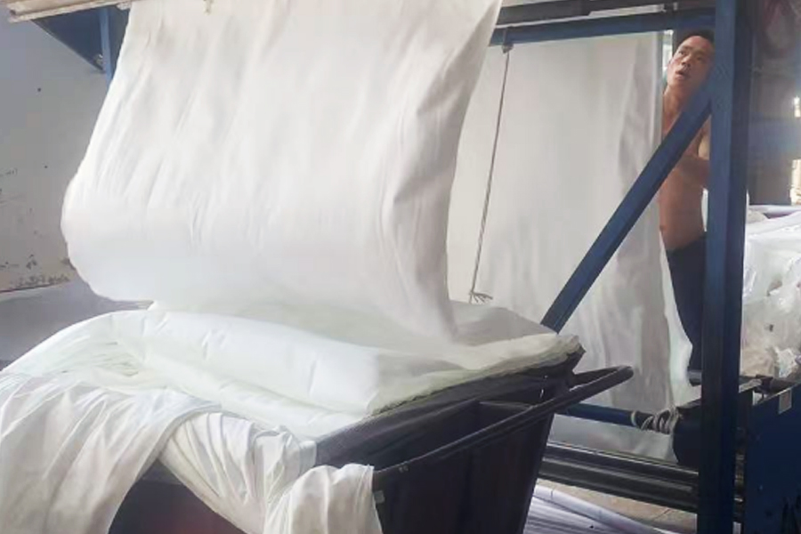 Producția din fabrică de vopsire - zonă de flip pânză gri