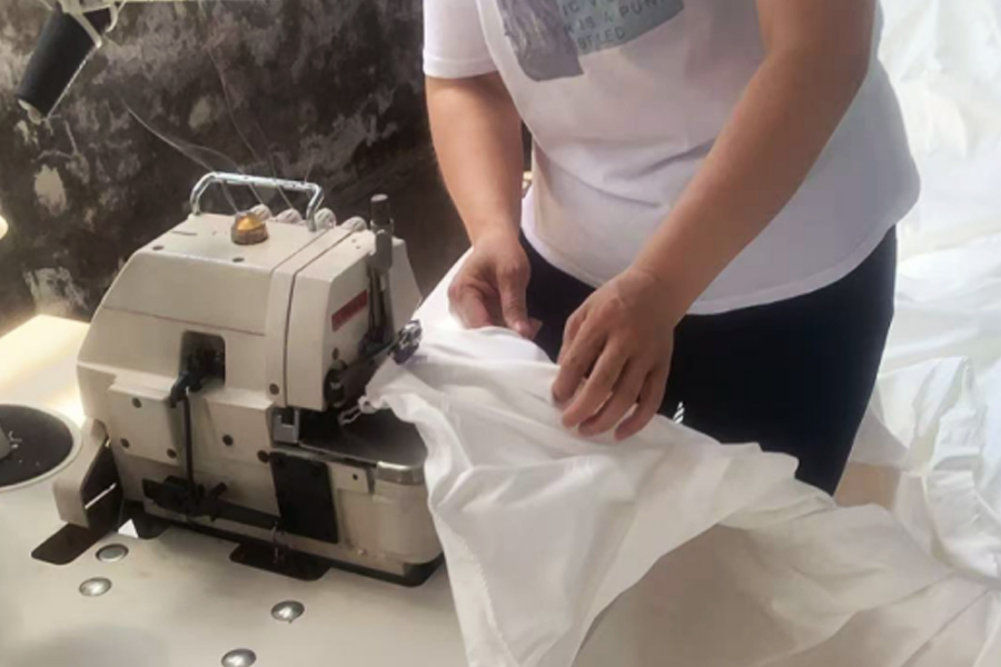 Producția din fabrică de vopsire-zona capului de cusut pânză gri