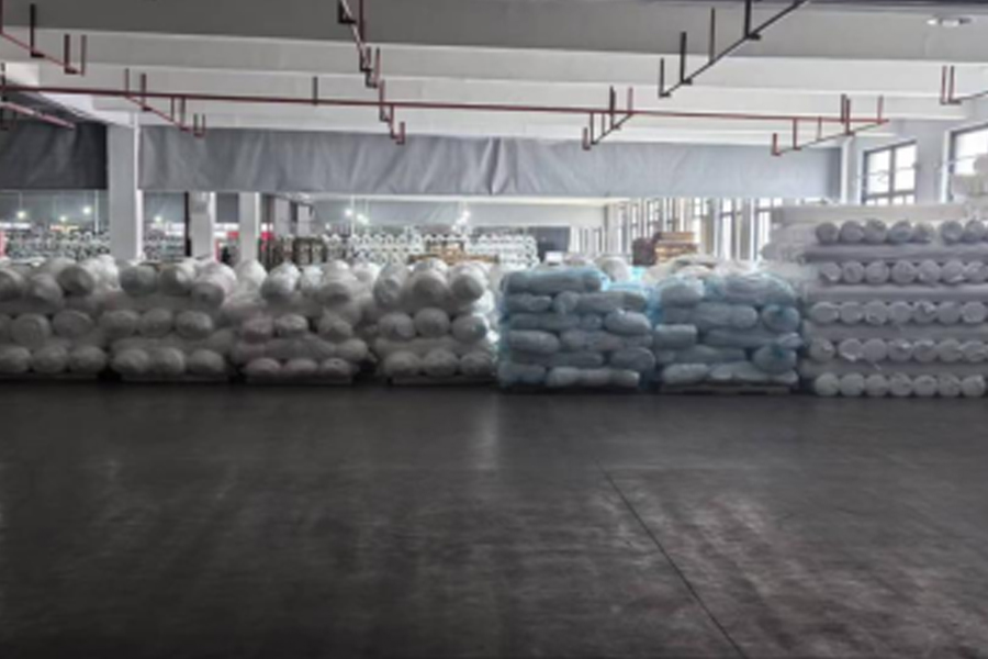 Producția de țesături gri-zonă de plasare a produsului finit