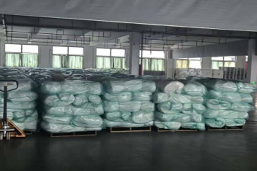 Zona de producție până la livrare a țesăturii gri